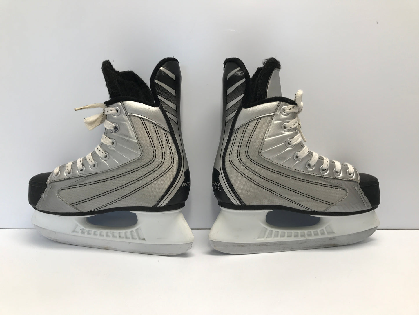 Hockey Skates Child Size 4.5 Shoe Size Bauer Excellent