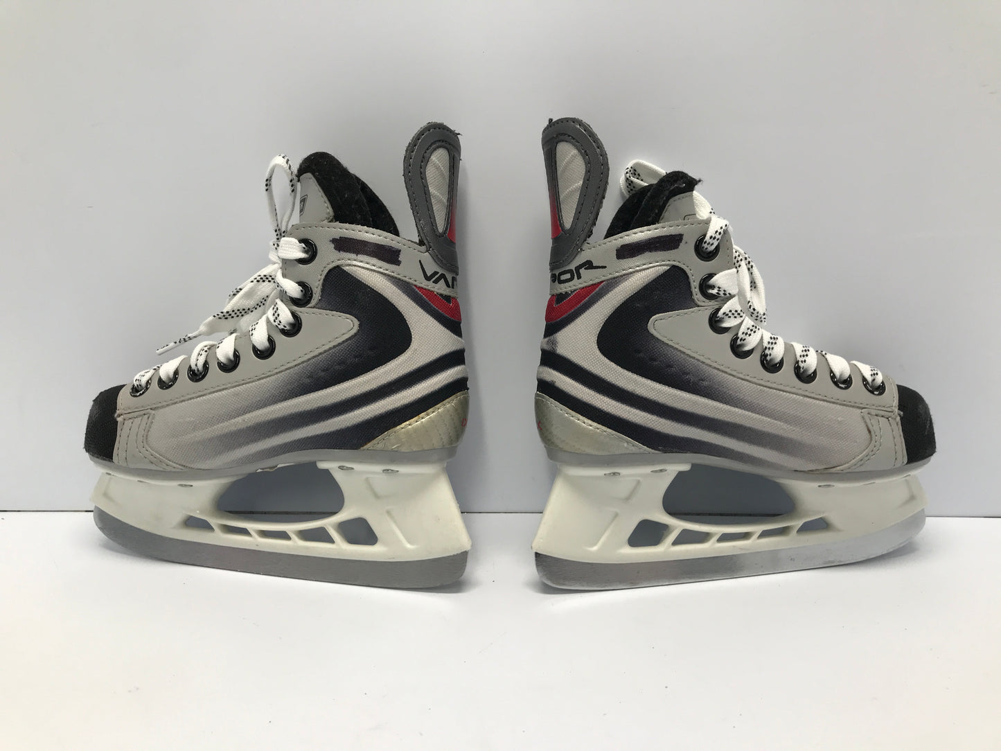 Hockey Skates Child size 11 shoe Size 10 Skate Bauer Vapor
