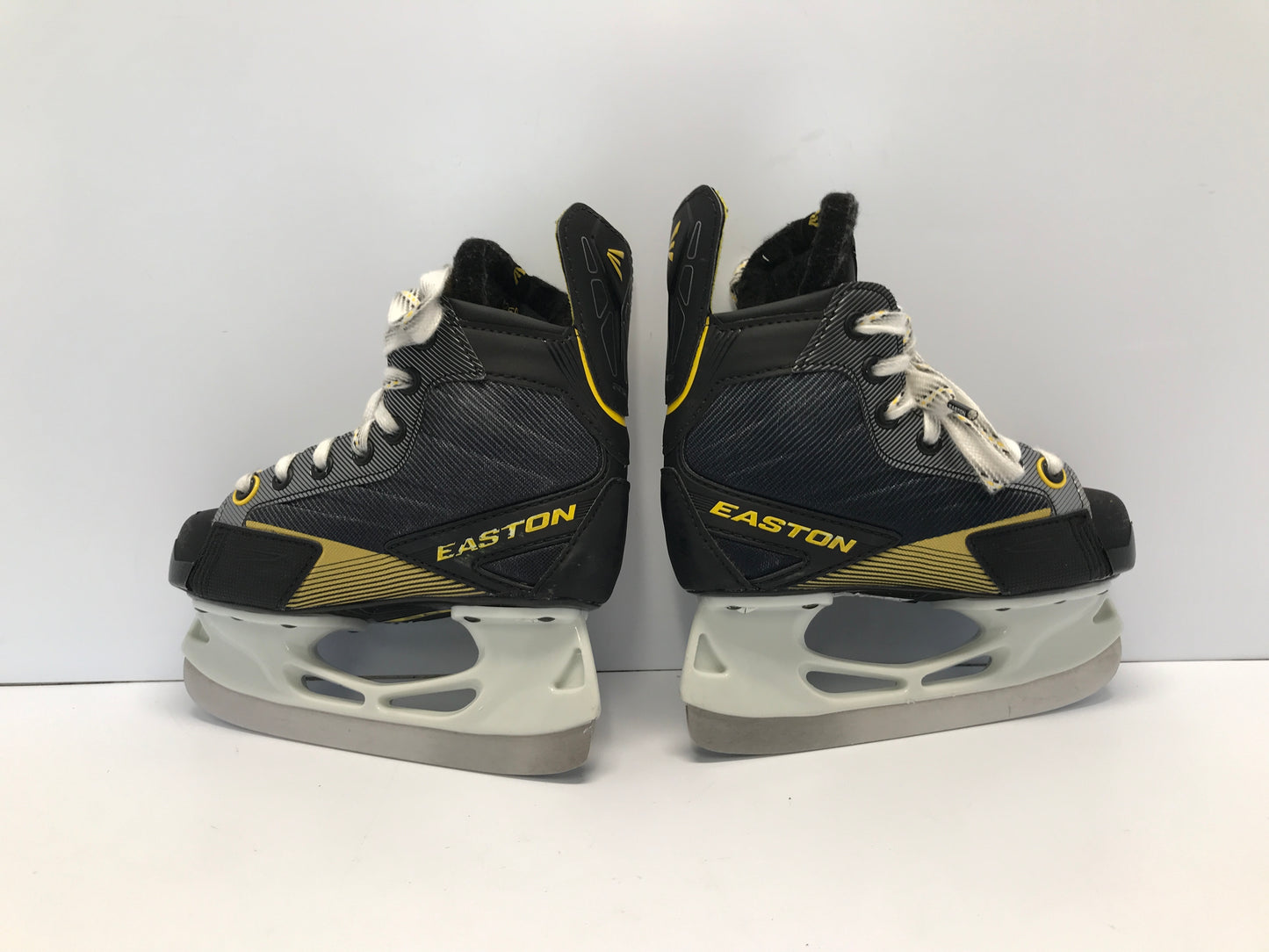 Hockey Skates Easton First Response Child Size 12.5 Shoe Size Skates Size 11.5 Like New