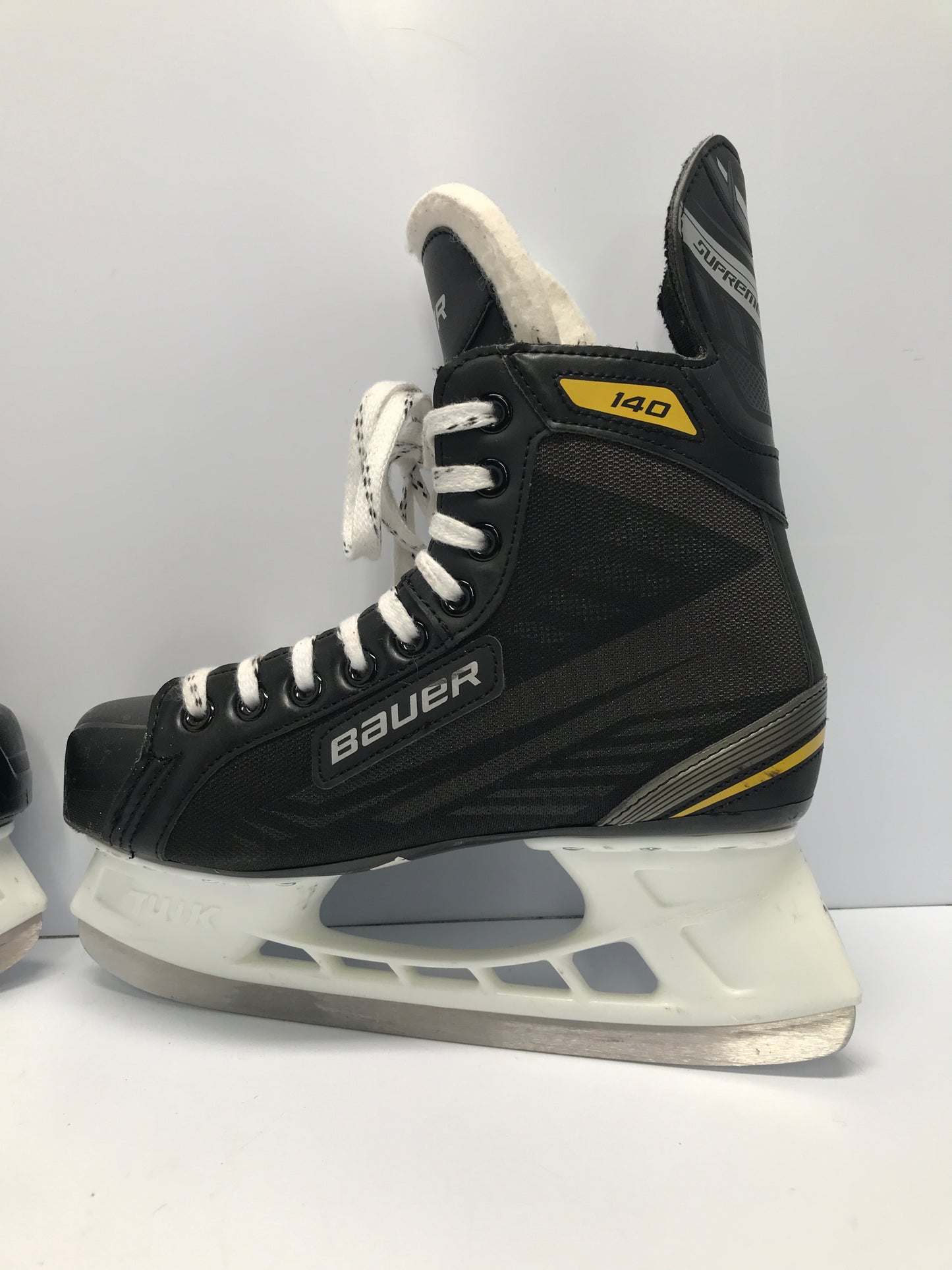 Hockey Skates Men's Senior Size 7.5 Shoe Size 6 Bauer Supreme Like New Worn Once