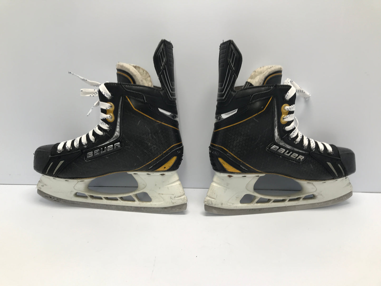 Hockey Skates Men's Senior Size 7.5 Shoe Size 6 Bauer Supreme One .7 Outstanding Quality