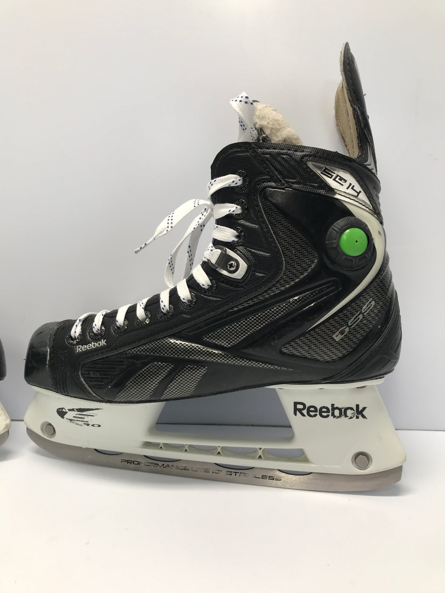 Hockey Skates Men's Senior Size 9 Shoe Size Reebox DSS