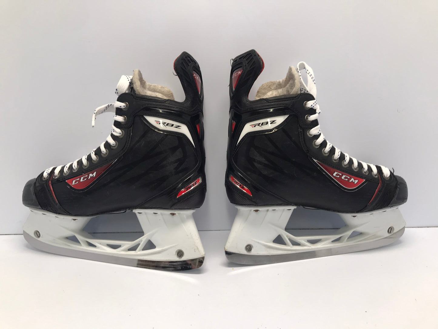 Hockey Skates Men's Size 10.5 Shoe 9 Skate Size CCM RBZ Excellent