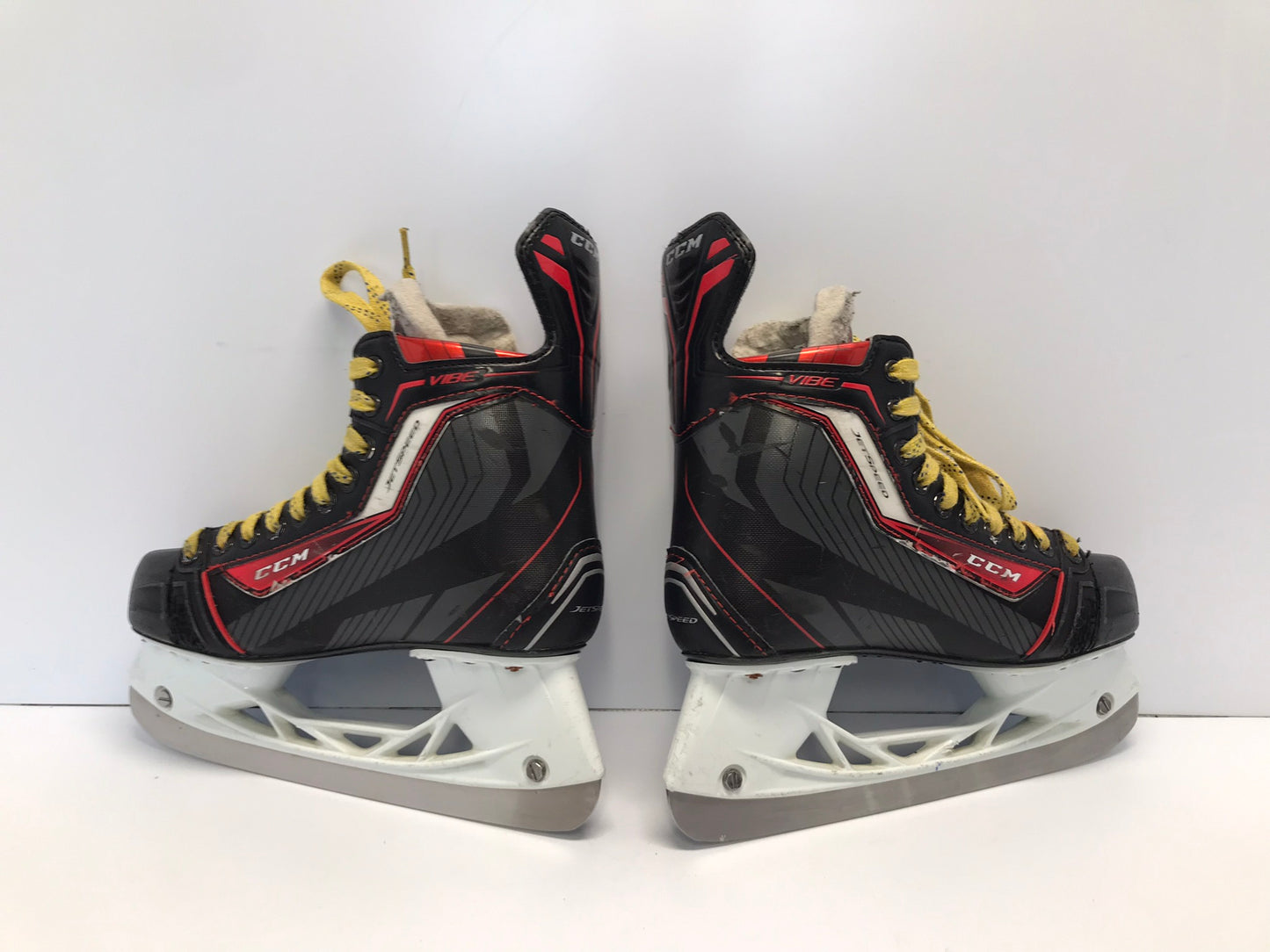 Hockey Skates Men's Size 6.5 Shoe 5 Skate Size CCM Jet Speed Vibe