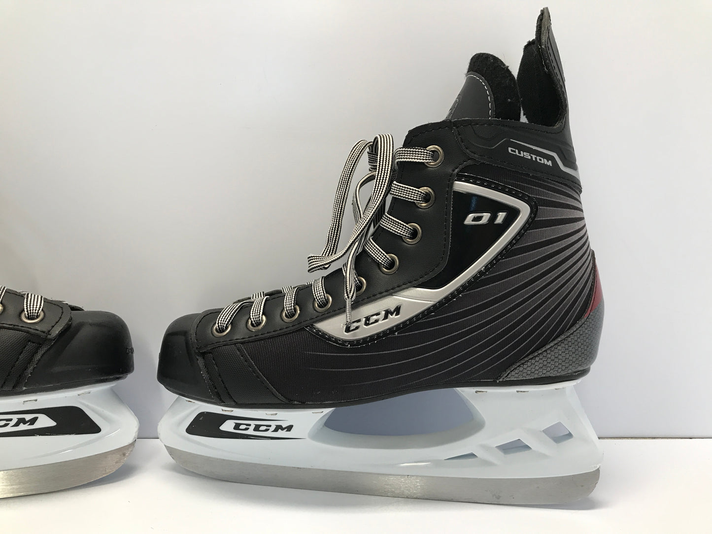 Hockey Skates Men's Size 6 Shoe Size Skate CCM Custom Wide Fit Like New