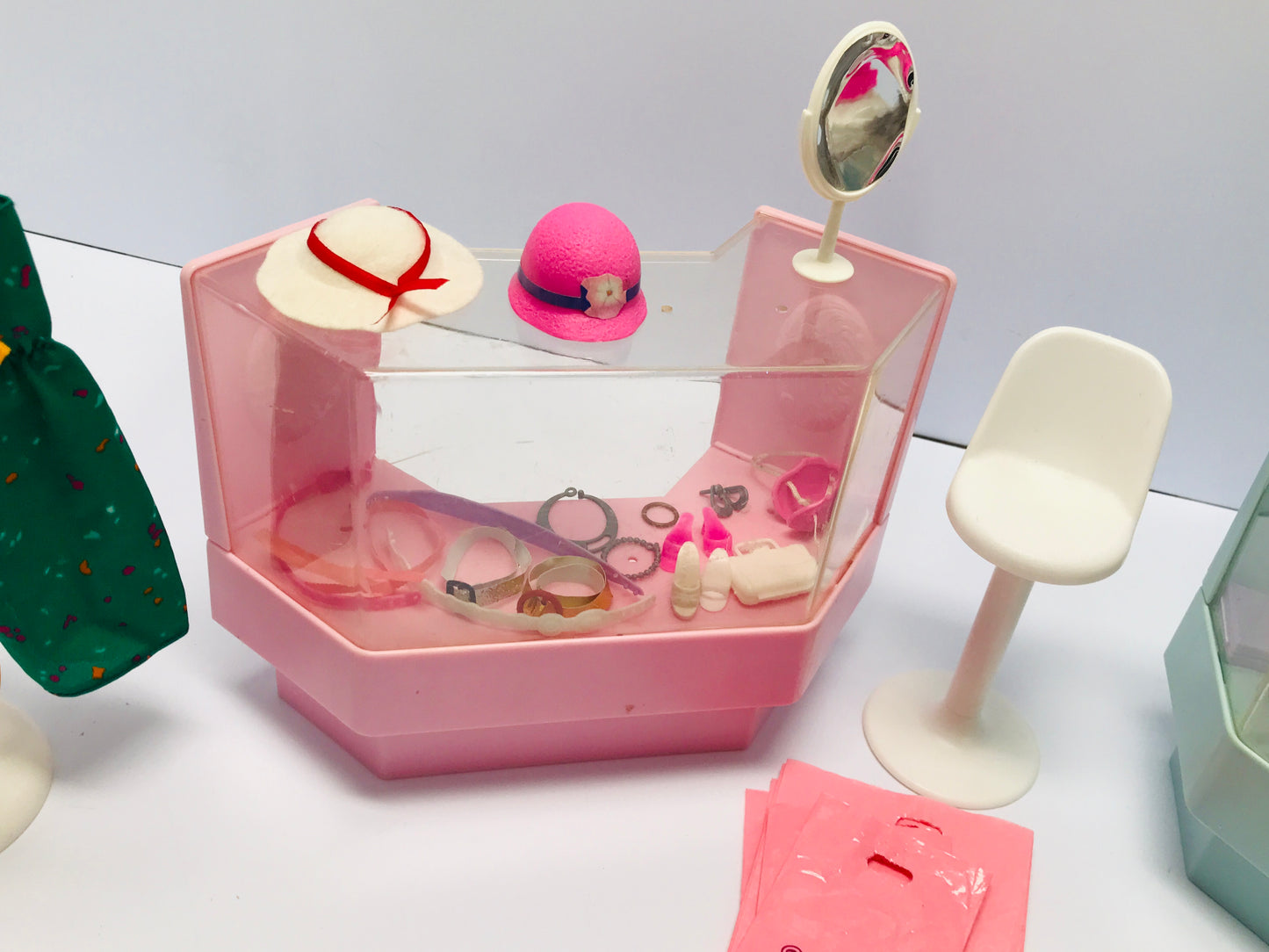 Vintage 1982 Barbie Dream Store Fashion Department Set Excellent