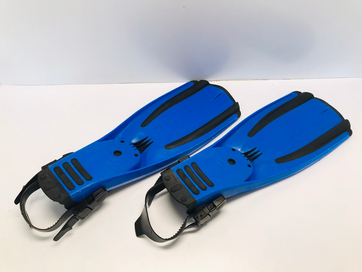 Snorkel Dive Fins Men's Size 7-9 Shoe Size Aquaflex Diving Fins Blue Black