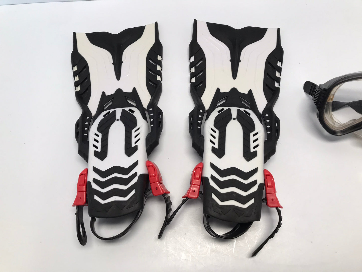 Snorkel Dive Fins Set Child Shoe Size 1-4 Body Glove White Black Red Excellent
