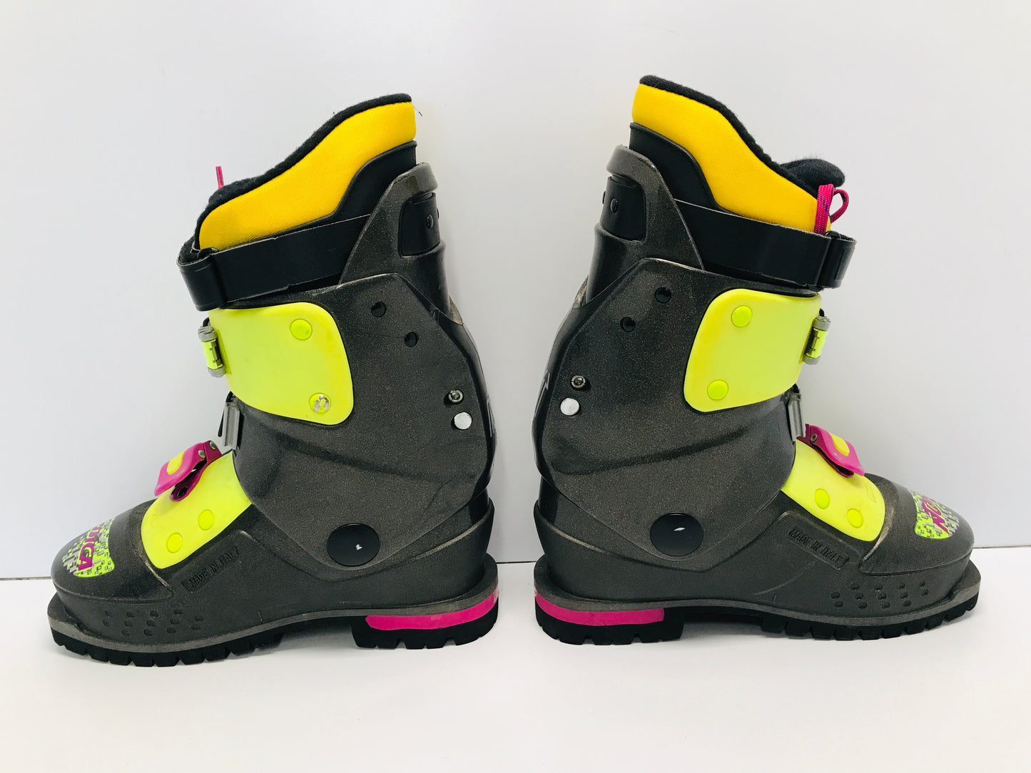 Ski Boots Mondo Size 24.0 Women 7 shoe 279 mm Nordica Tour Randonee Alpine Touring Boots Up Hill and Down Hill Back Country