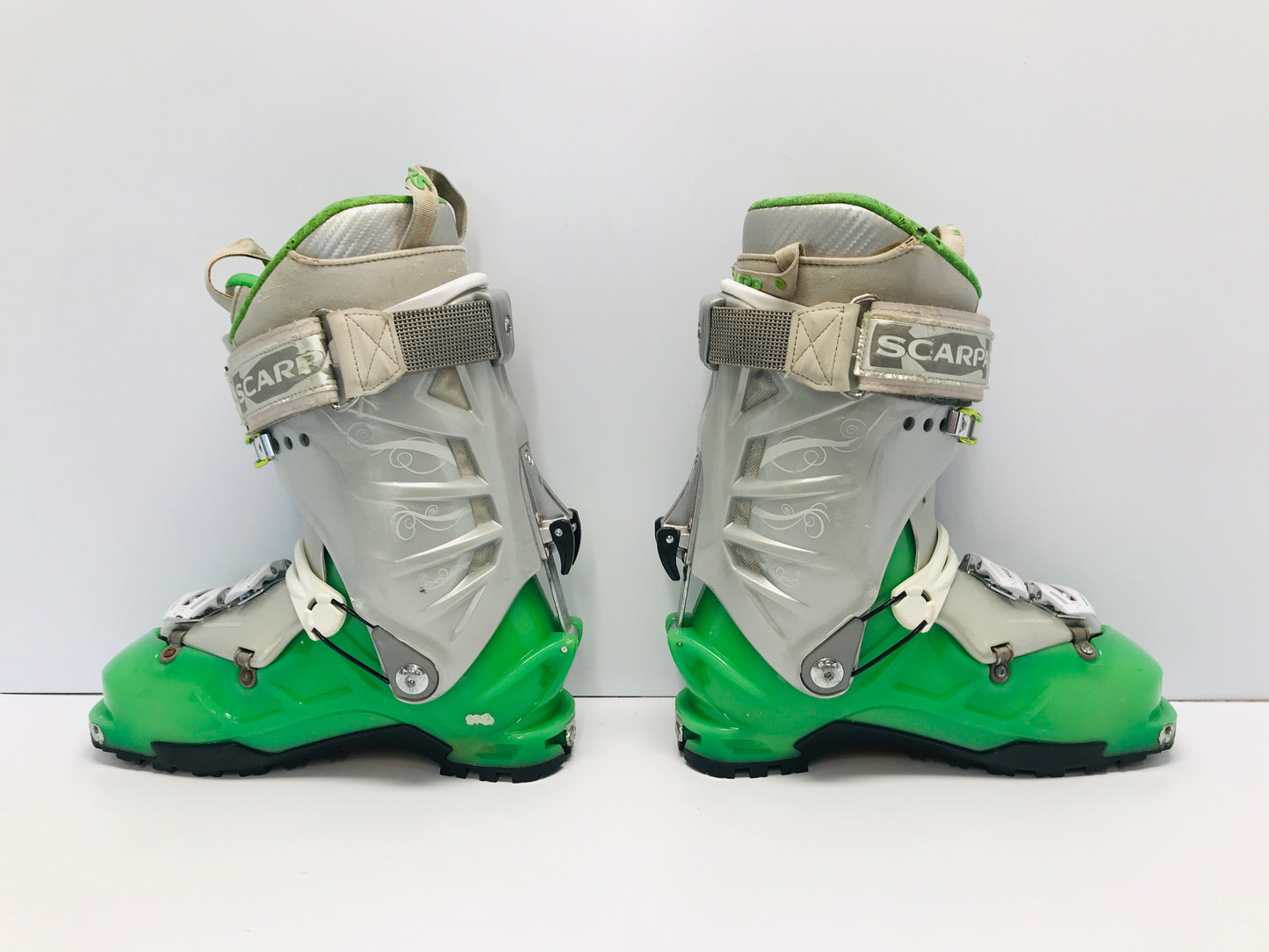 Ski Boots Mondo Size 26.0 Women 9 shoe 297 mm Scarpa GEA Alpine Touring Boots Up Hill and Down Hill Back Country