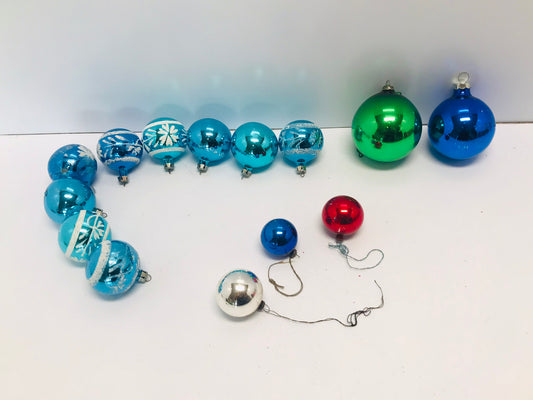 Christmas 14 Tree Ball Ornaments Vintage Assorted Size and Color White Snow Frosting