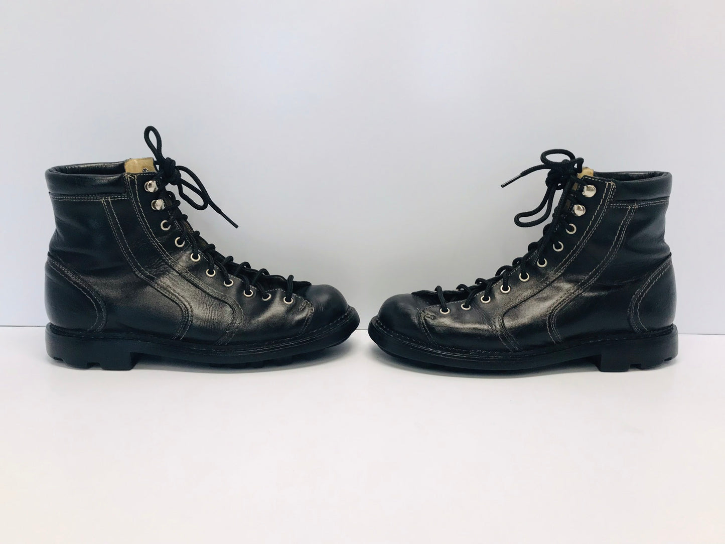 John Fluevog Seventh Heaven Size 7.5 - 8 Ladies Leather Wingtip Combat Boots Like New Black
