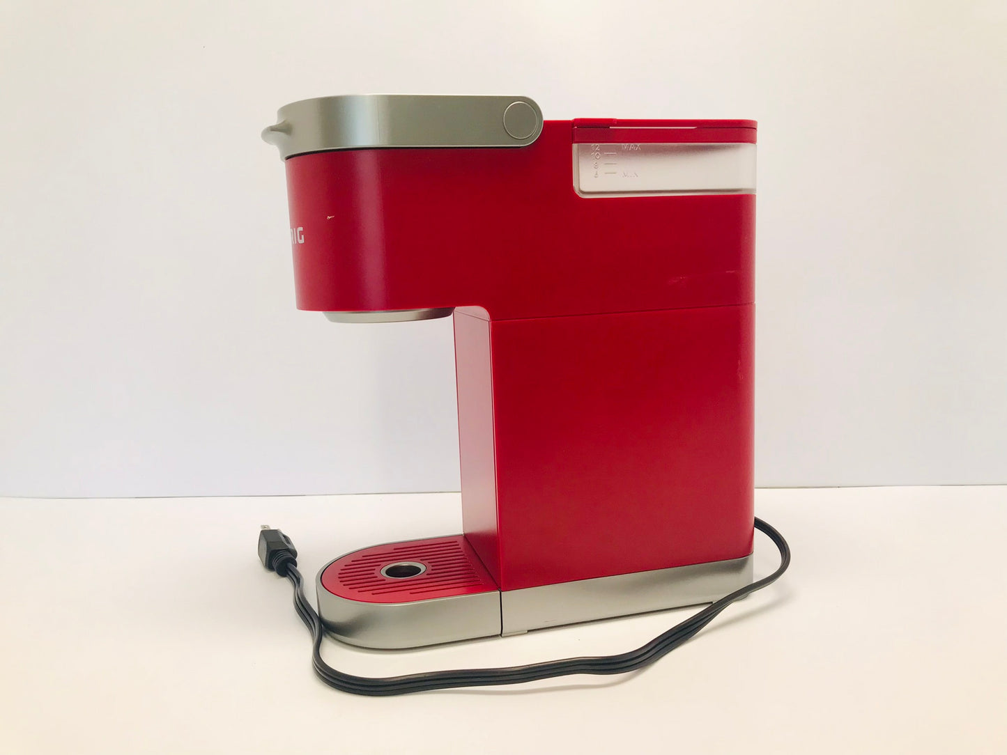 Keurig K-Mini Plus Coffee Maker, Single Serve K-Cup Pod Coffee Brewer, K-Cup Pod Storage, Cardinal Red Like New Used Once Mint