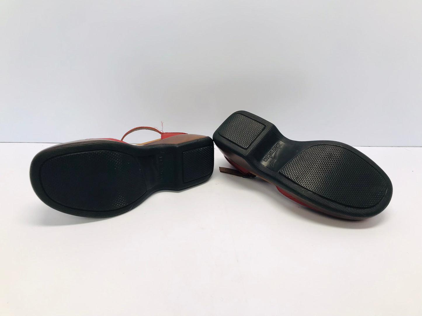 Ladies Dress Shoes Size 8.5 Euro 39 Dansko With Arch Support Leather Made In Europe Red Worn Once Retail 239.99