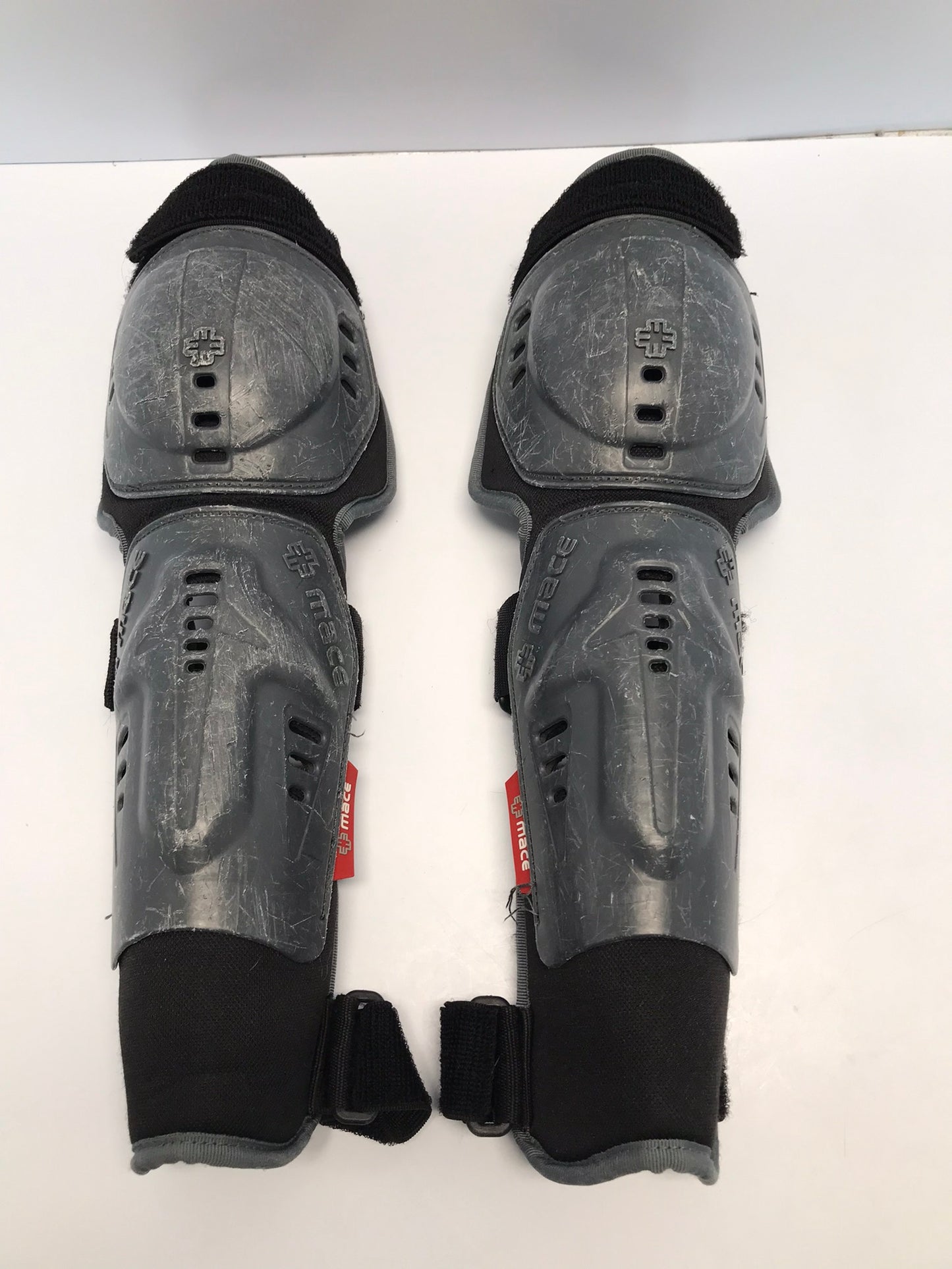 Motorcross BMX Dirt Bike Shin Pads Size Child Large-XLarge Juniors Mace Minor Scratches