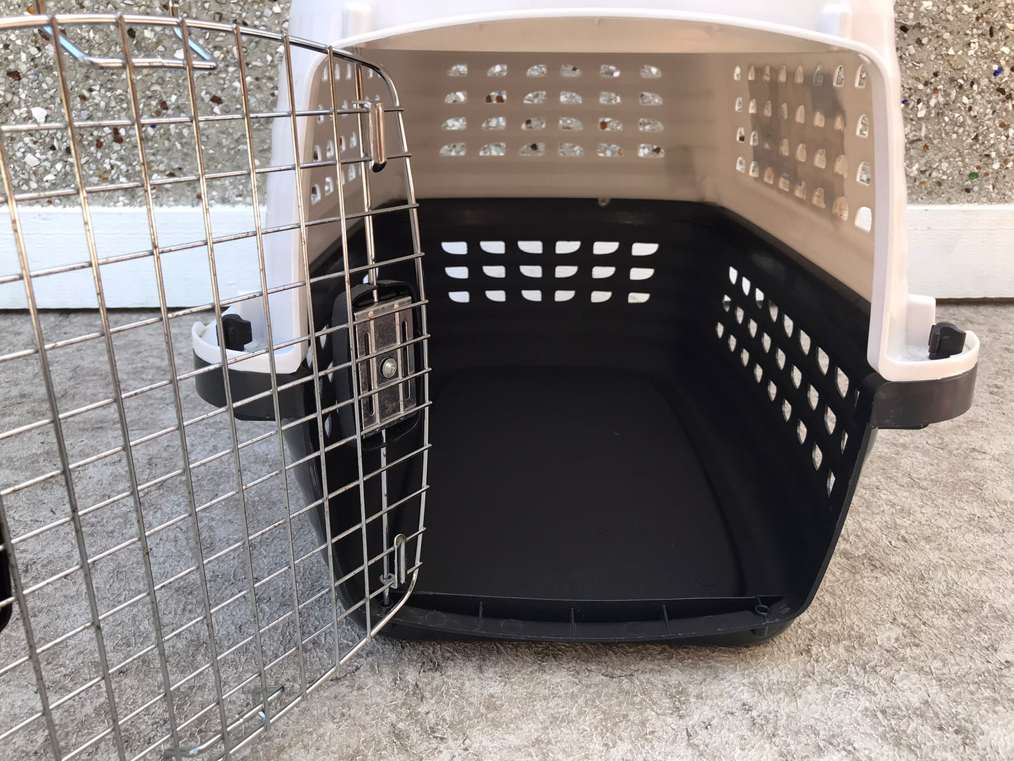My Little Pet Shop Dog Cat Puppy Kennel Crate Excellent Patmate Compass 24 inches White Up To 25lbs