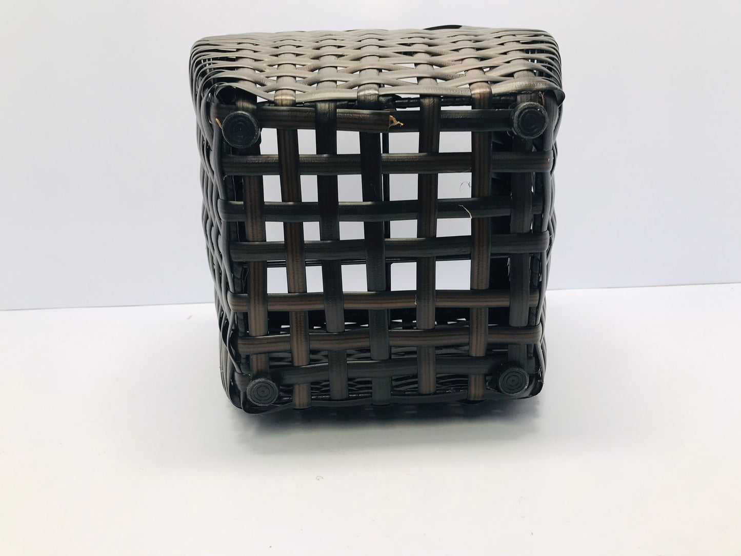 Outdoor Wicker Rattan Resin Plastic Coated Patio Garden Planter 10x10x12 Like New