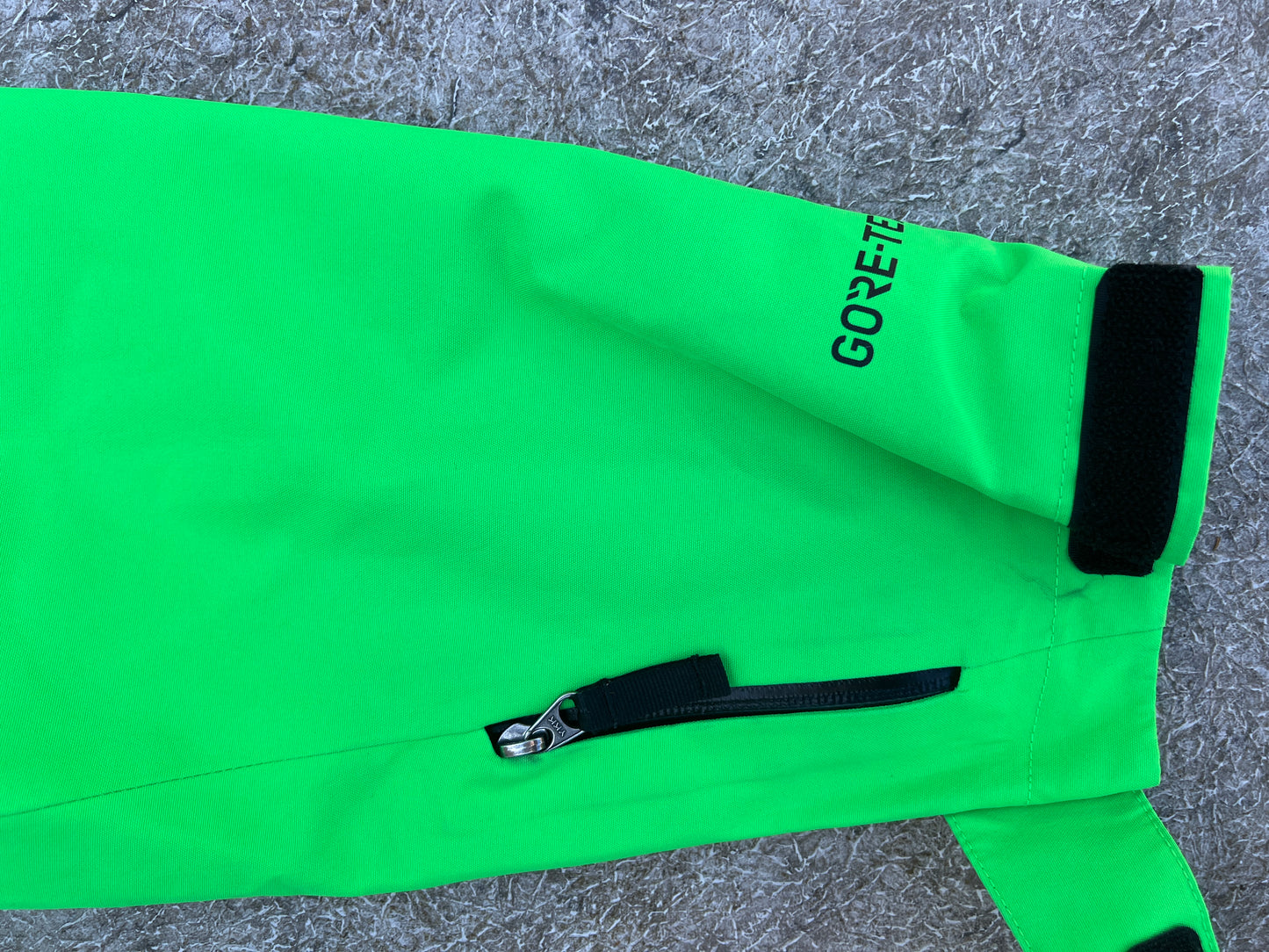 Rain Coat Child Youth Size X-Large 18-20 The North Face Gore-Tex Lime Black All Zippers Sealed Waterproof No Hood
