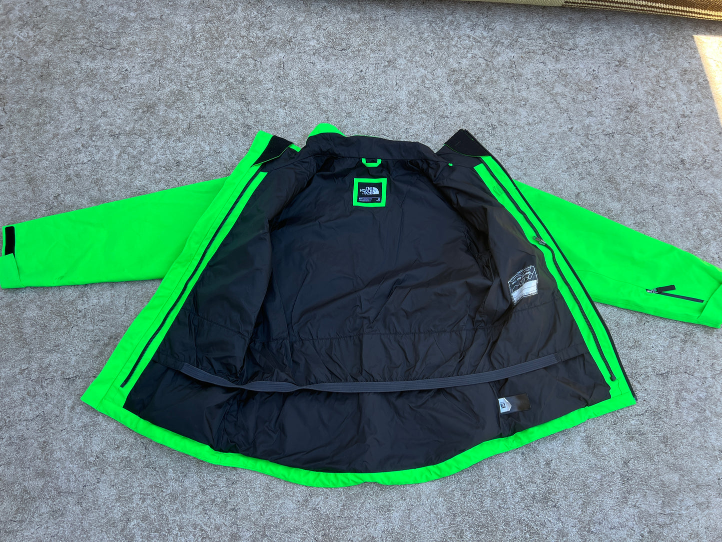 Rain Coat Child Youth Size X-Large 18-20 The North Face Gore-Tex Lime Black All Zippers Sealed Waterproof No Hood