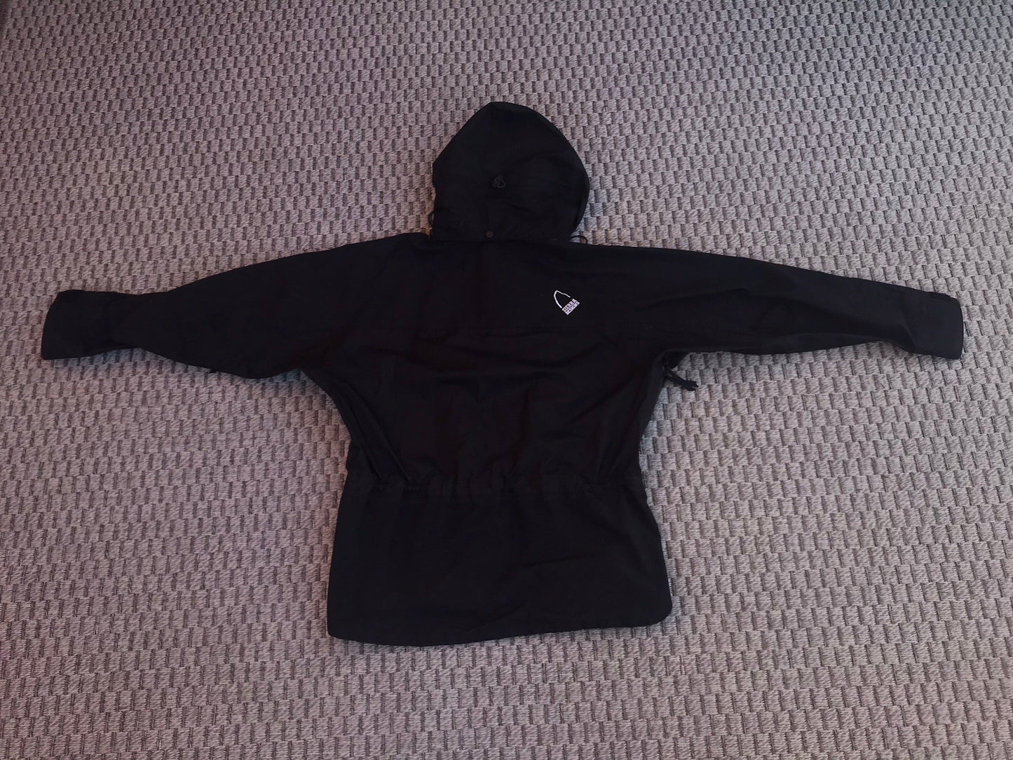 Rain Coat Ladies Size Small - Medium Gore-Tex Sierra Gore-Tex All Zippers Sealed Seams Vents Under Arms Black Outstanding Quality