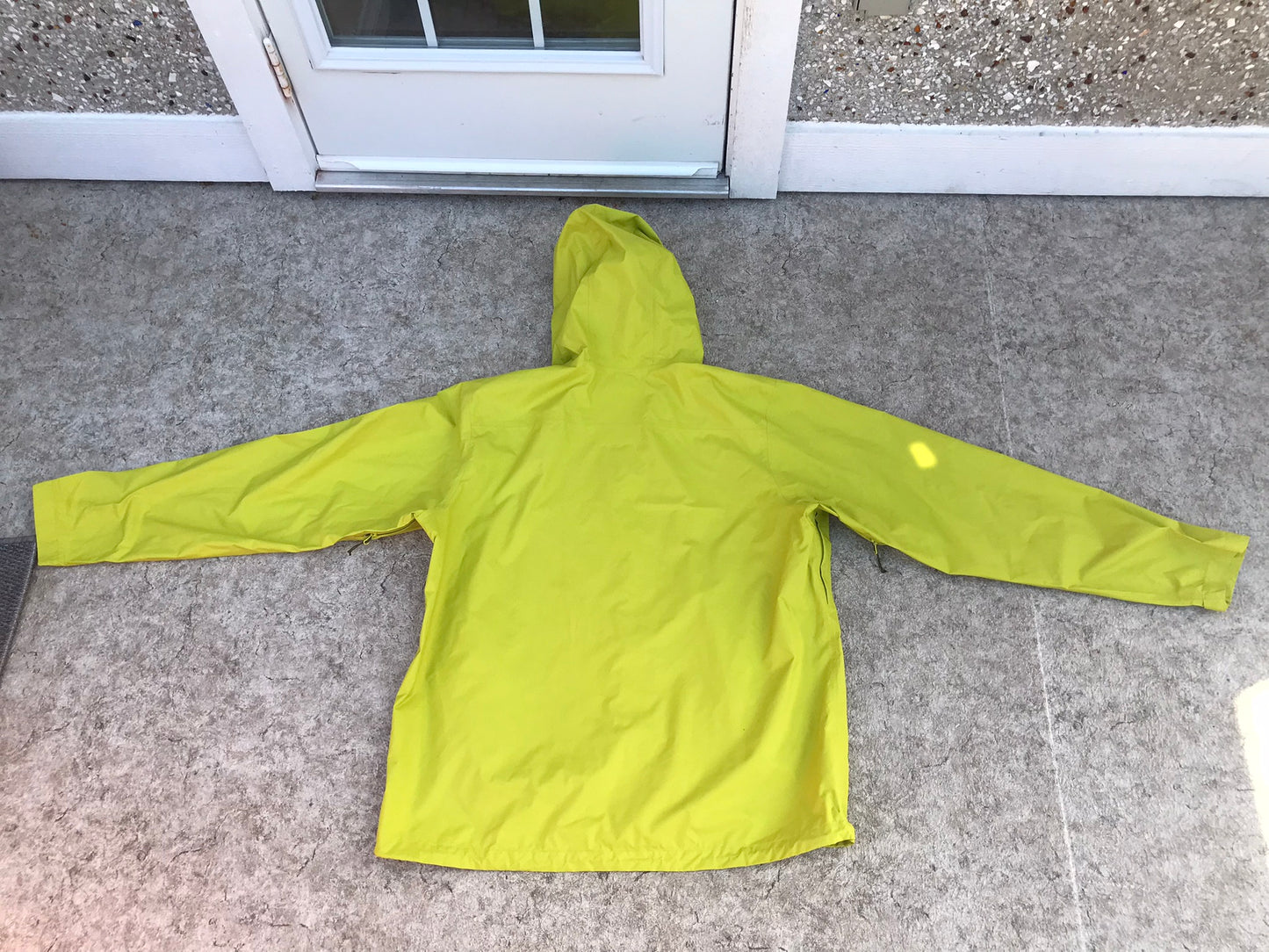 Rain Coat Ladies Size Medium Sierra Gore-Tex Waterproof Sealed Seams Under Arm Air Vents Outstanding Black