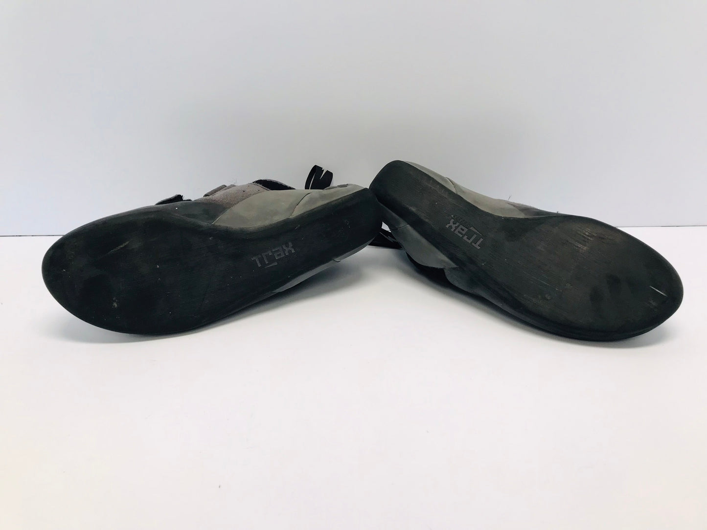 Rock Climbing Shoes Men's Size 11 Evolve Defy Black Grey New Demo Model