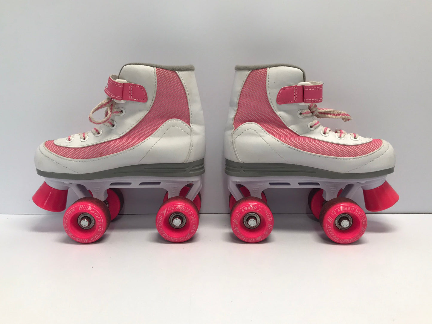 Roller Skates Roller Derby Child Size 2 White And Pink Barbie Pink
