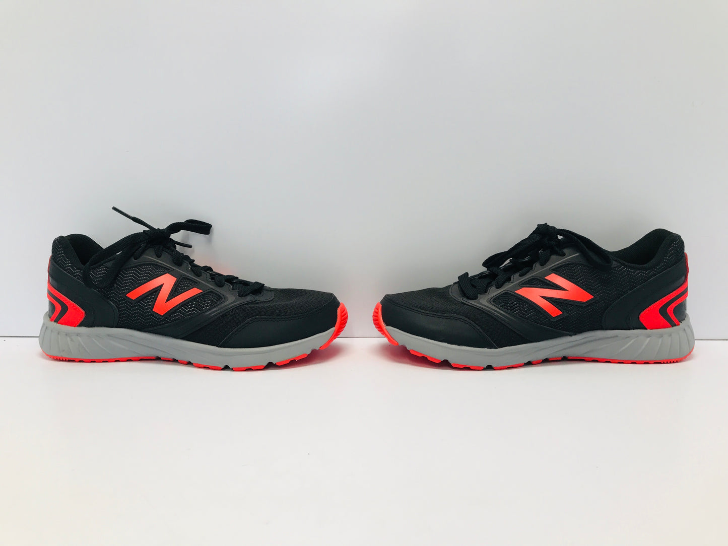 Running Shoes Men's Size 7 New Balance Black Fushia Grey Like New