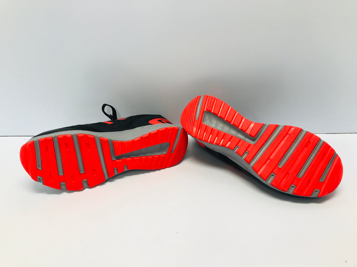 Running Shoes Men's Size 7 New Balance Black Fushia Grey Like New