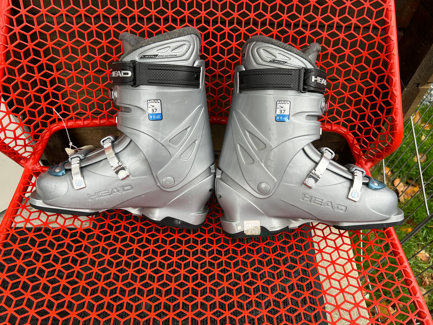 Ski Boots Mondo Size 25.5 Women Size 8 Head 298 mm Silver Grey Like New