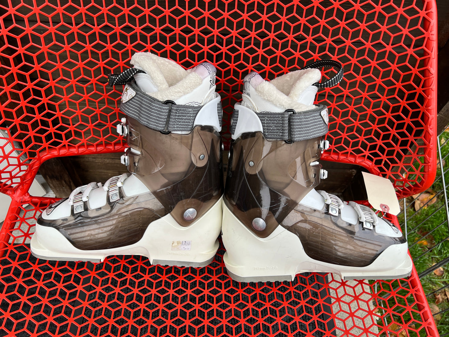 Ski Boots Mondo Size 24.0 Women Size 7 Salomon 287 mm White Bronze Faux Fur Pull Straps and Adjustable Buckles Excellent