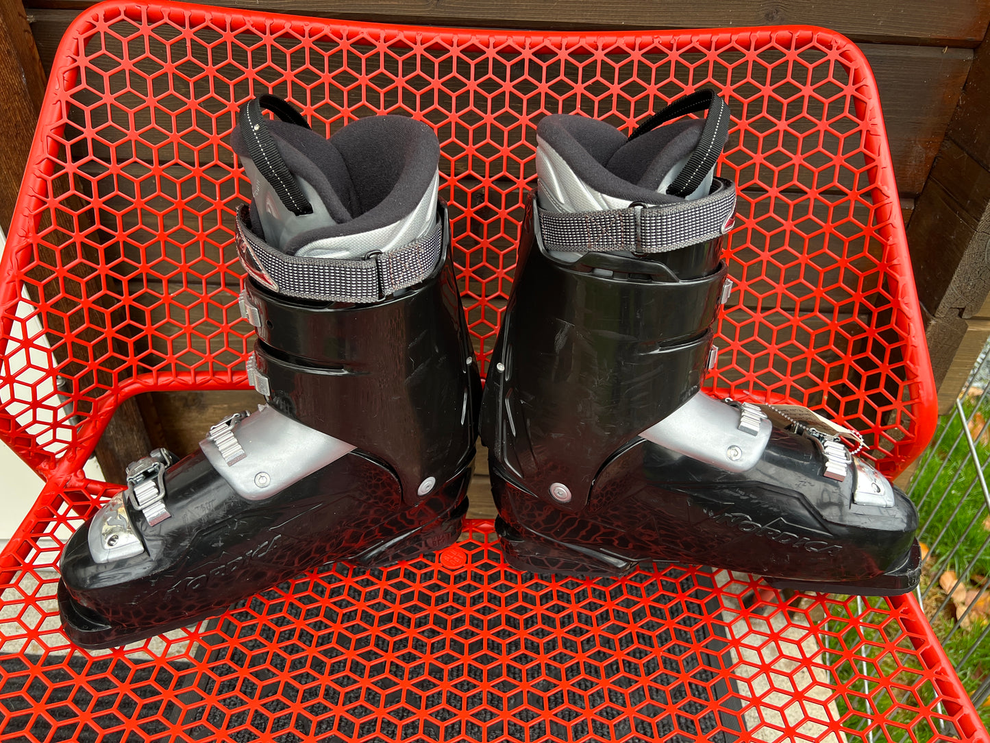Ski Boots Mondo Size 27.5 Men Size 9.5 Women Size 10.5 Nordica 315 mm Black Red Grey With Pull Straps