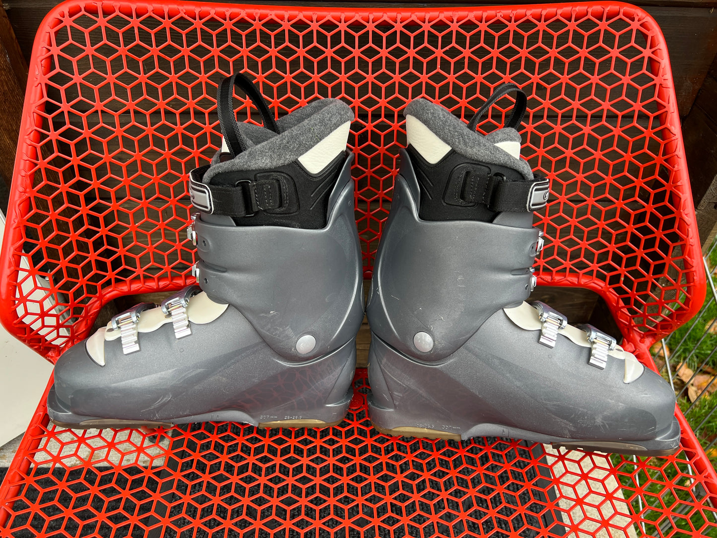 Ski Boots Mondo Size 26.5 Men Size 8 Women Size 9 Head 307 mm Black Grey Adjustable Calf Buckles and Pull Straps Excellent
