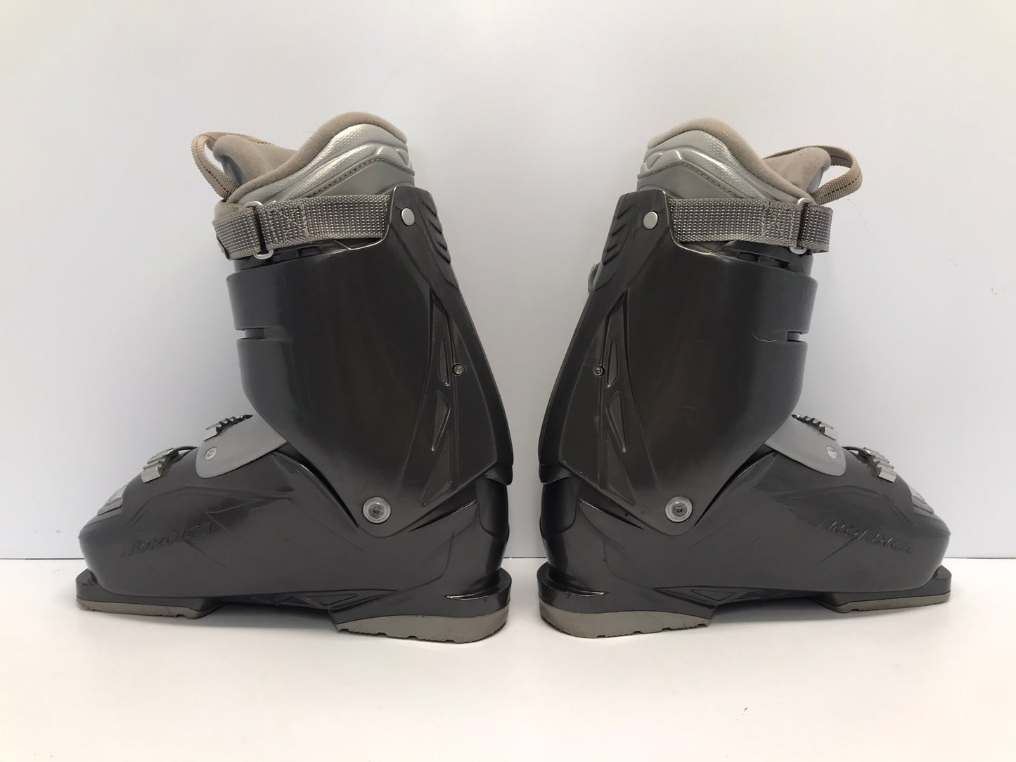 Ski Boots Mondo Size 26.5 Men's Size 8.5 Ladies Size 9.5 308 mm Nodica Grey Gold Excellent