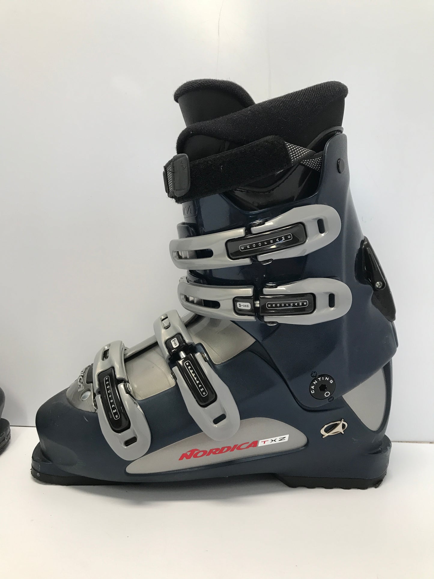 Ski Boots Mondo Size 26 Ladies 9 Men's Size 8 300mm Nordica Marine Blue