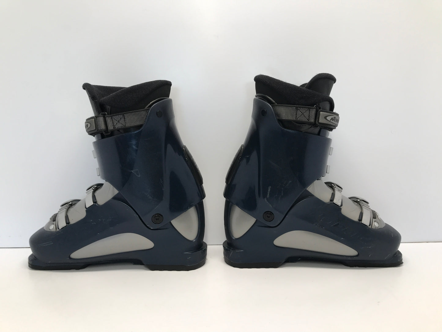 Ski Boots Mondo Size 26 Ladies 9 Men's Size 8 300mm Nordica Marine Blue