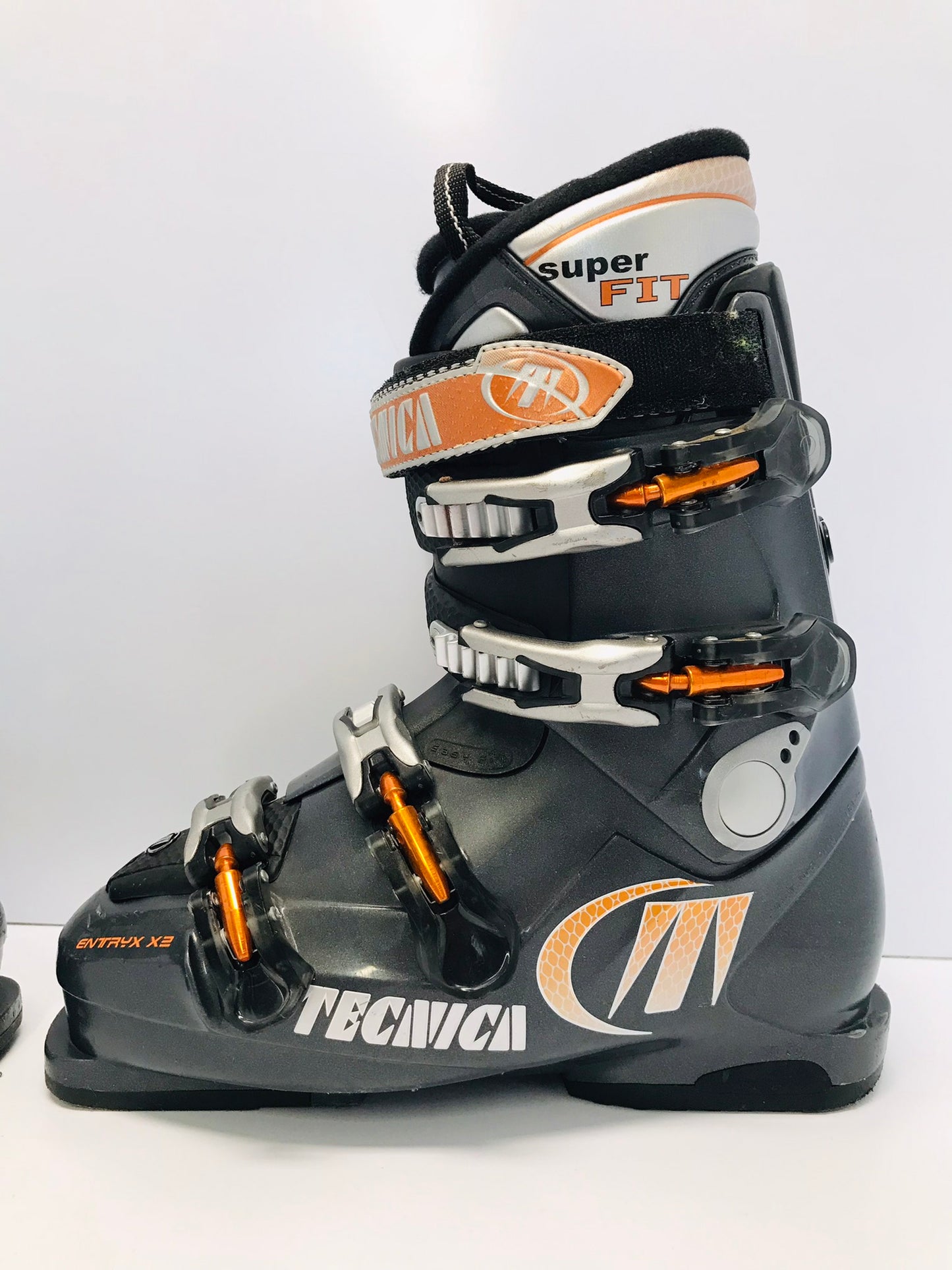Ski Boots Mondo Size 27.5 Men's Size 9.5 Ladies 10.5  314 mm Technica Grey Bronze
