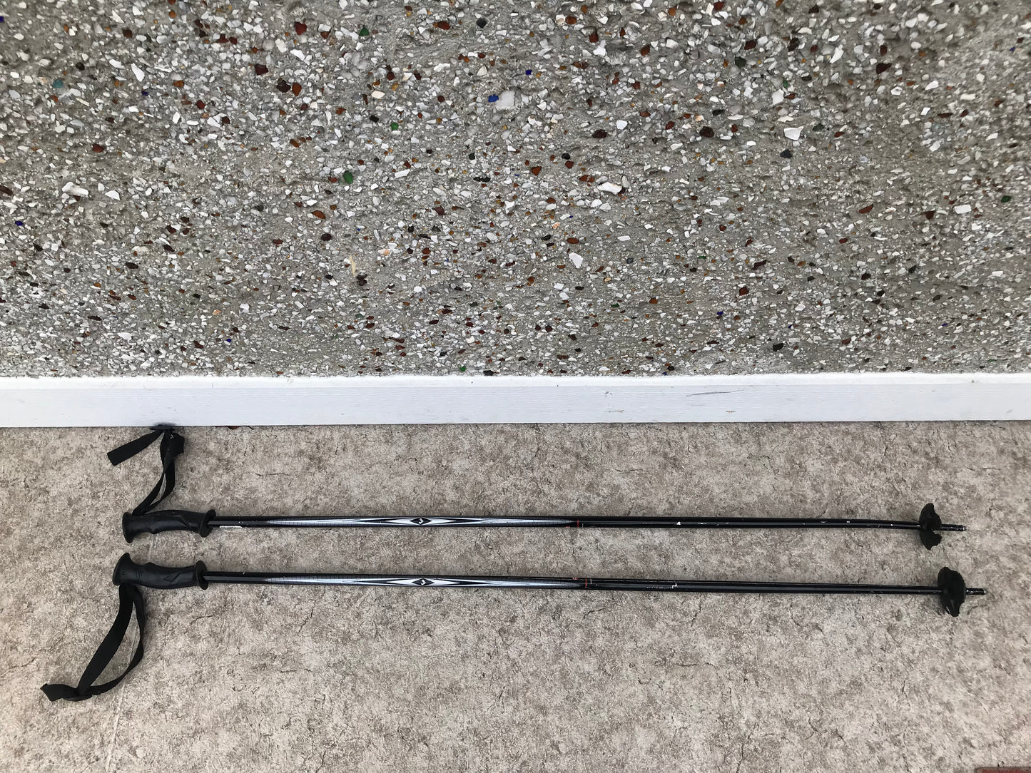 Ski Poles 52 inch 130 cm Rossignol Black Grey  Excellent