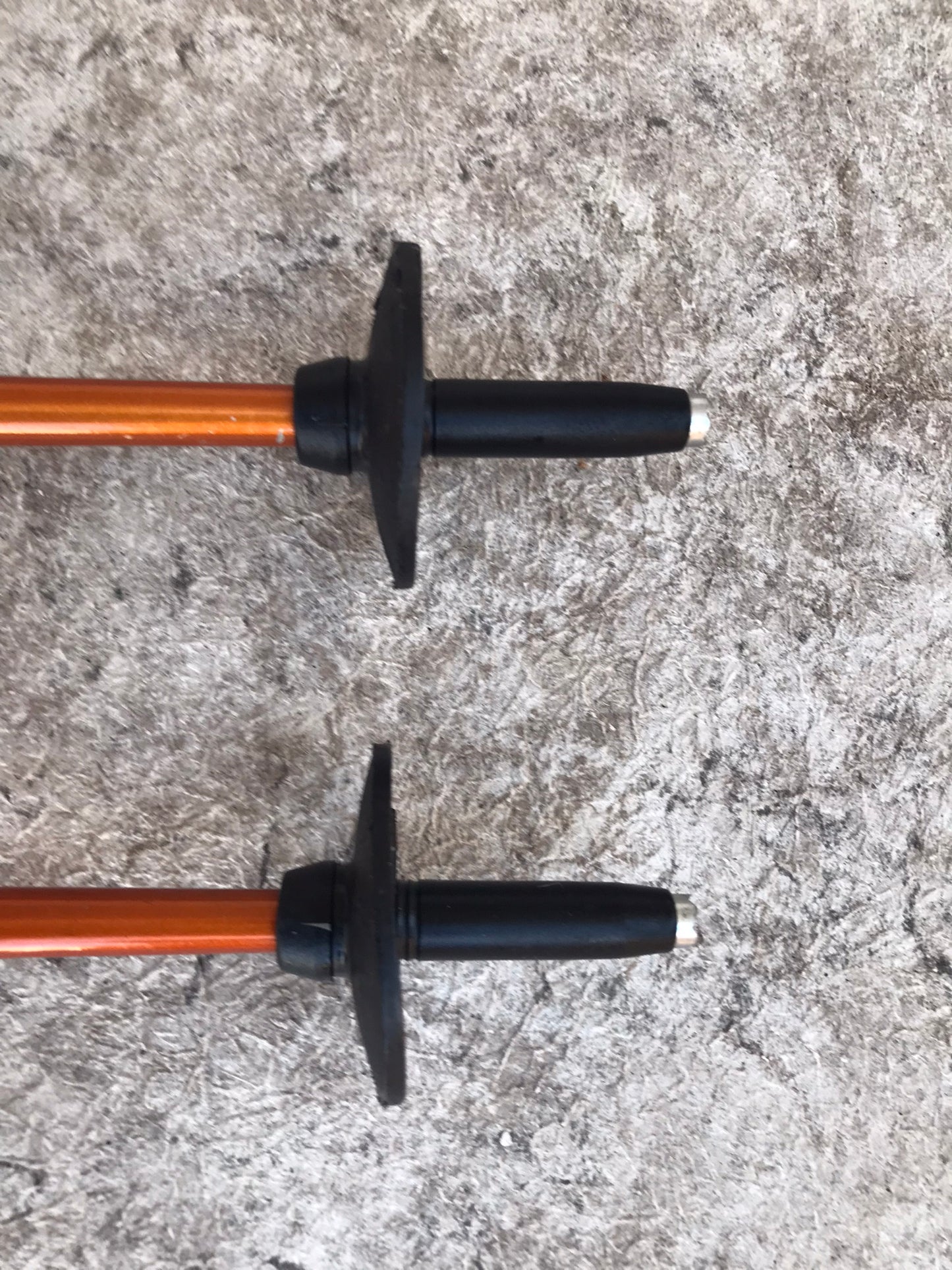 Ski Poles Adult Size 48 inch 120 cm Salomon Black Bronze Silver Rubber Handles Excellent