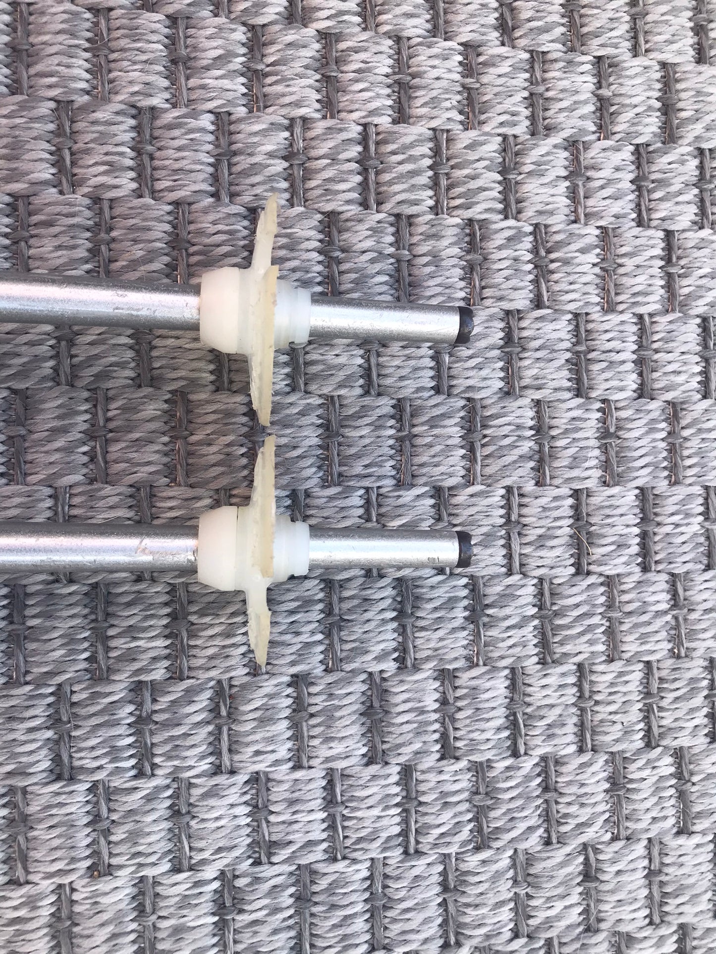 Ski Poles Adult Size 48 inch 120 cm Salomon Relic Black Grey Rubber Handles