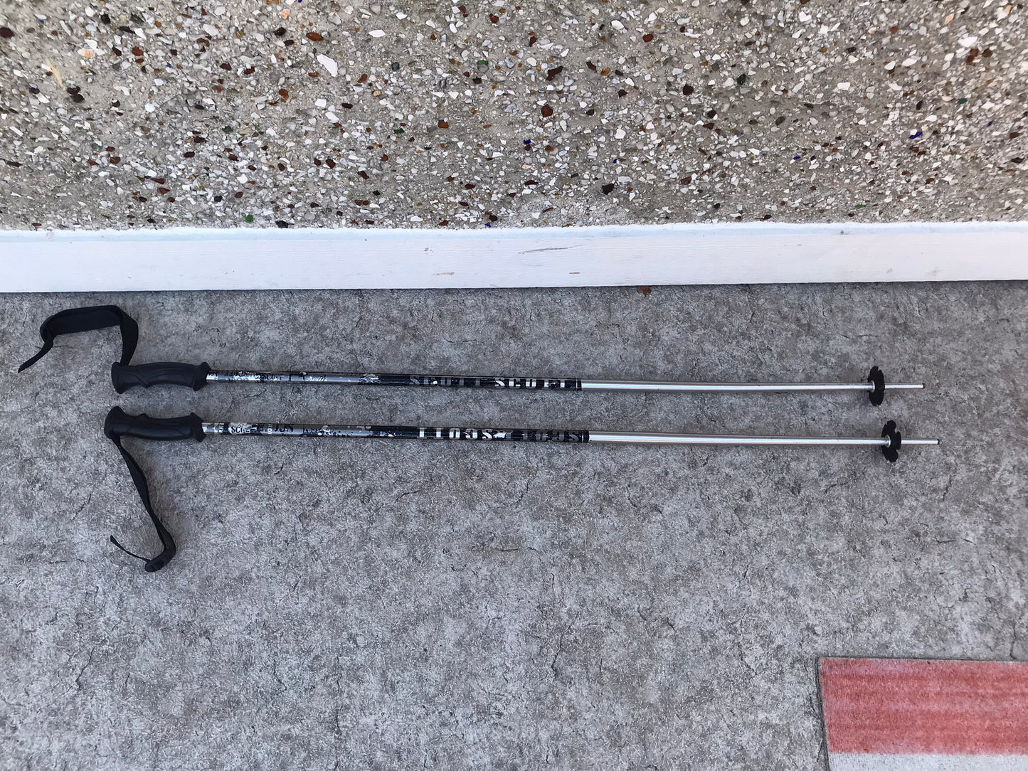 Ski Poles Adult Size 48 inch 120 cm Scott Black Grey Rubber Handles Slight Bend