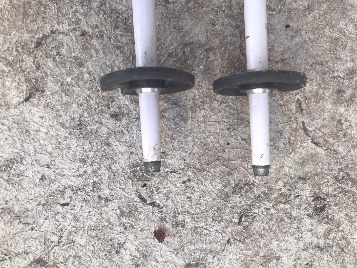 Ski Poles Child Size 37 inch 90 cm Rossignol Fun Girl White Pink Blue Chips out of one rubber handle otherwise, Excellent