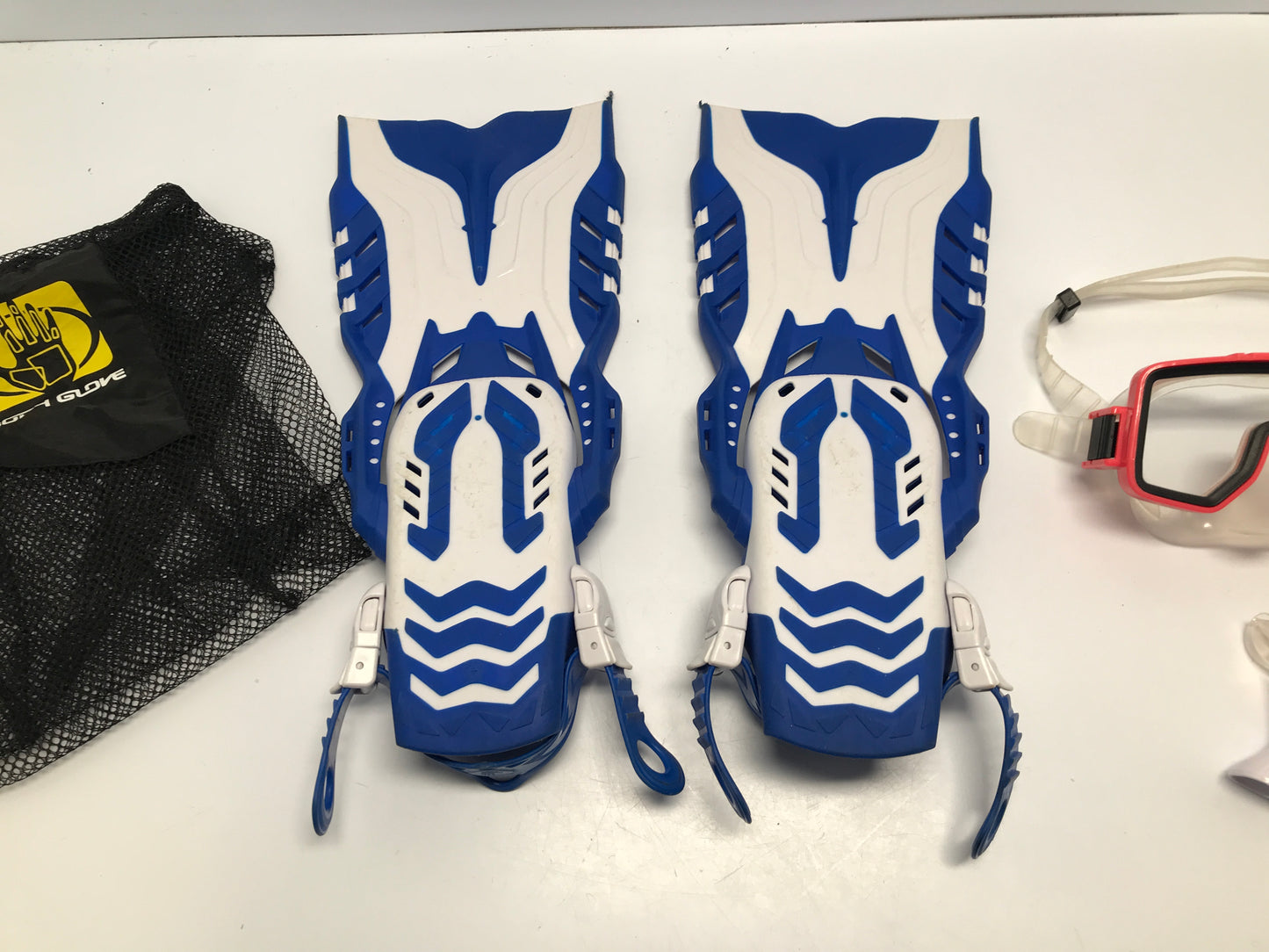 Snorkel Dive Fins Junior Child 5-8 Shoe Size Blue White Pink Body Glove
