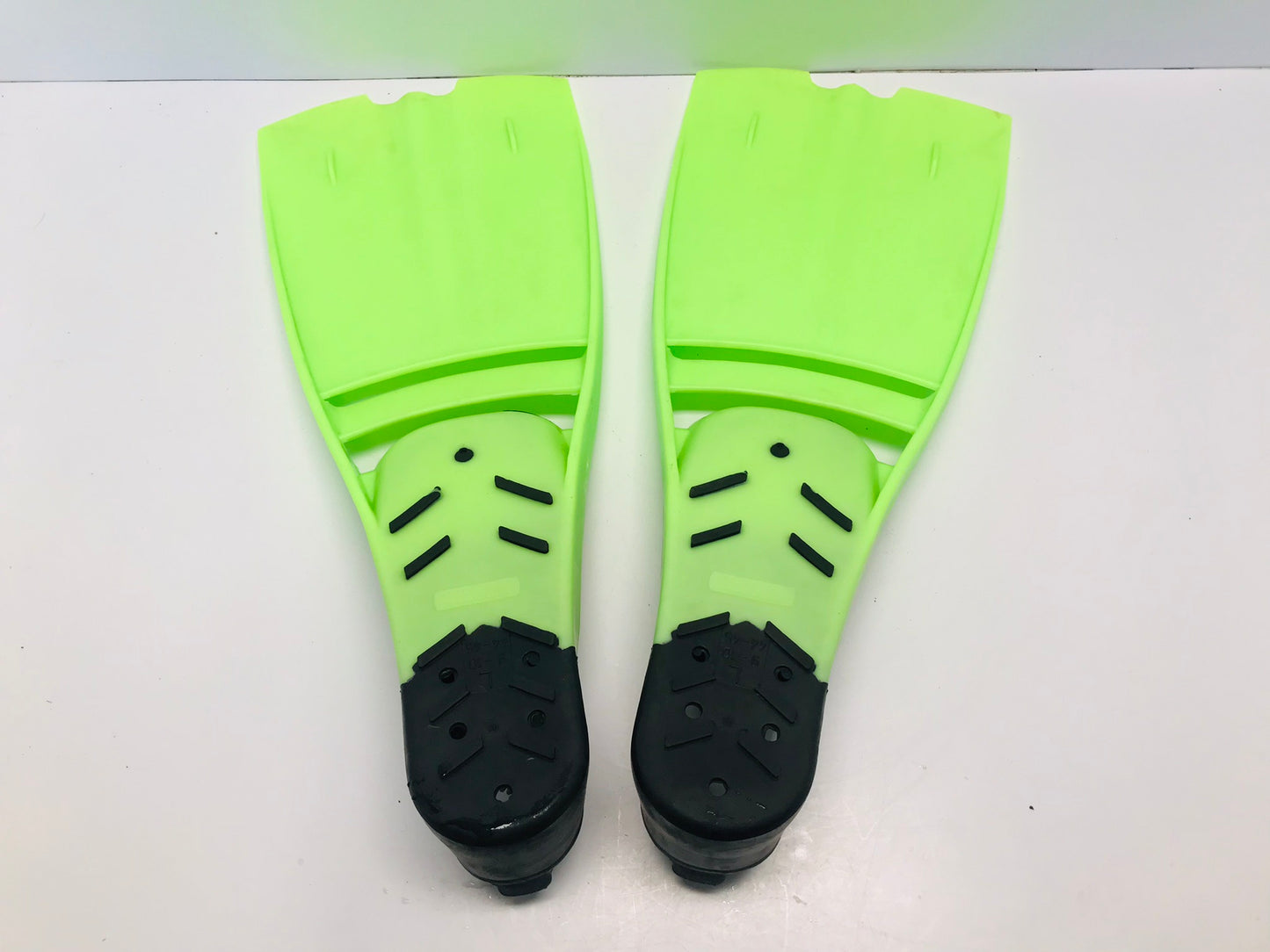 Snorkel Dive Fins Men's Size 9-10 Shoe Swim Fins Lime Black Excellent