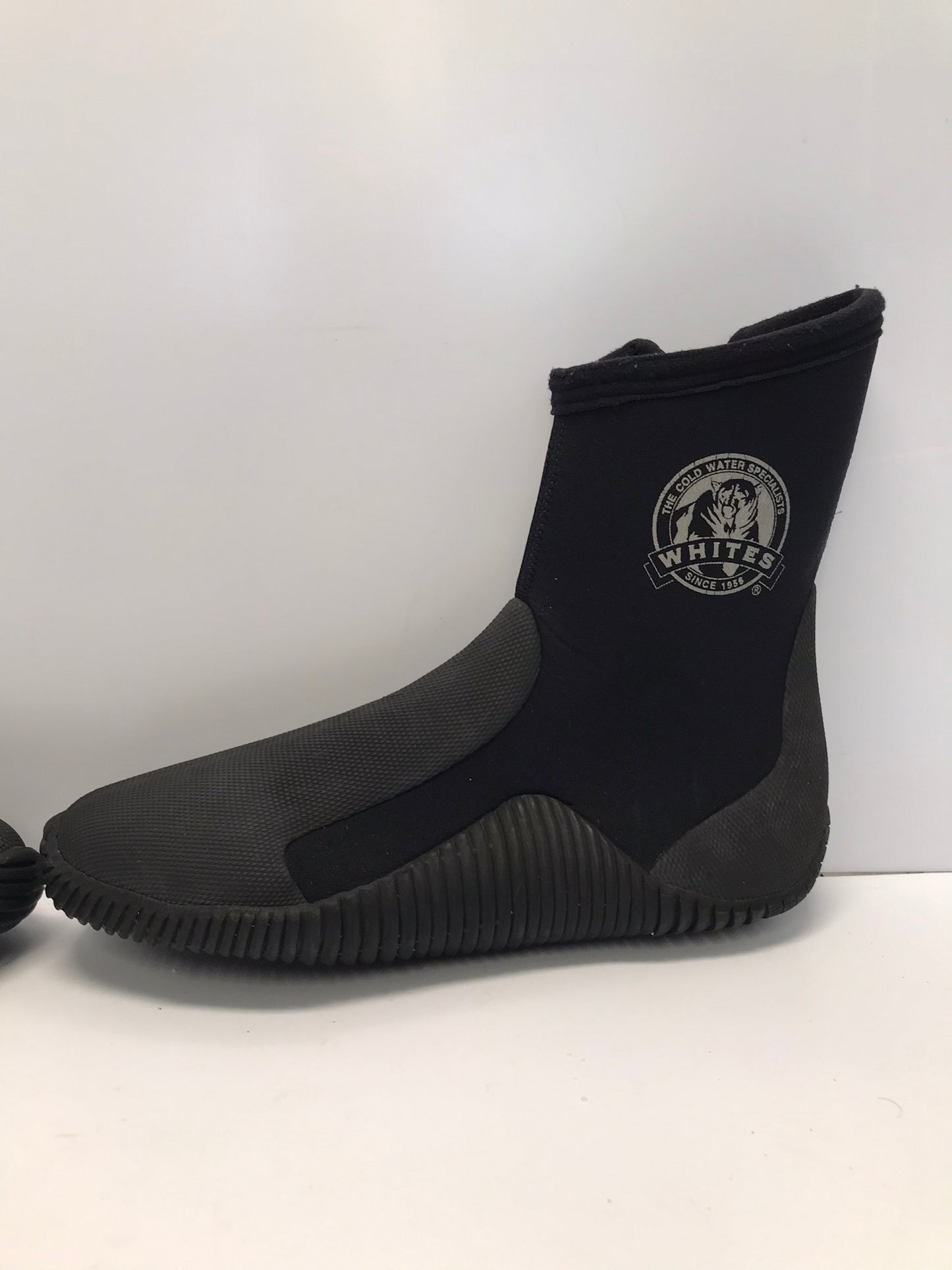 Snorkel Dive Surf Booties Men's Size 8 Whites 4-5mm Black Excellent Side Zippers