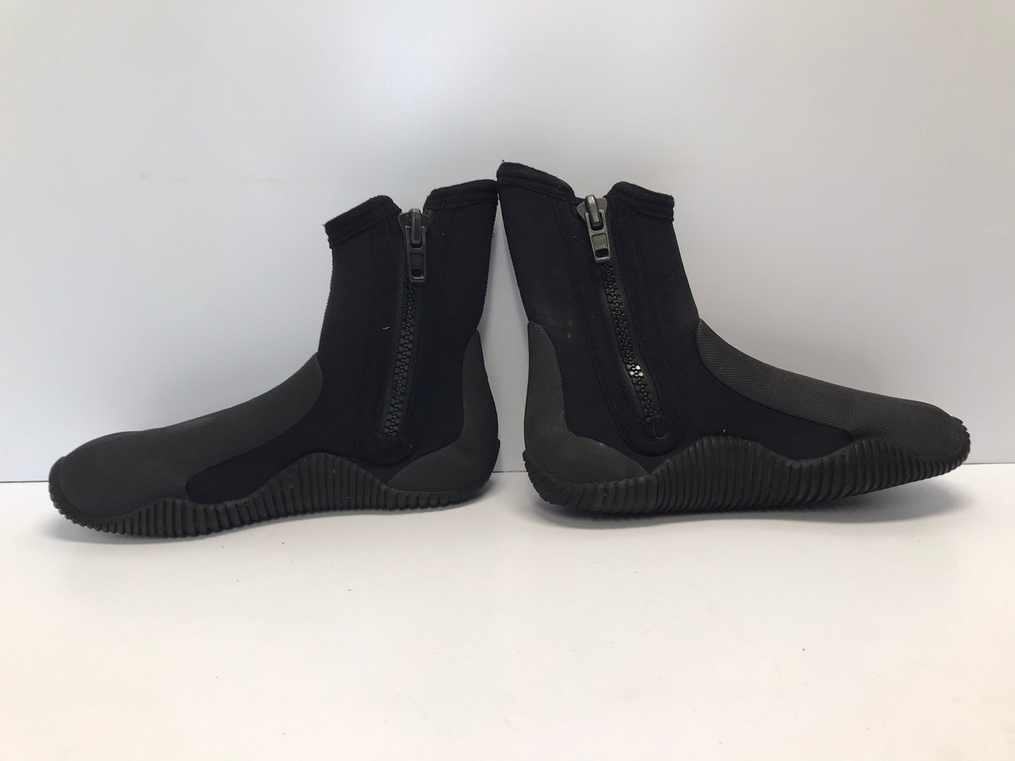 Snorkel Dive Surf Booties Men's Size 8 Whites 4-5mm Black Excellent Side Zippers