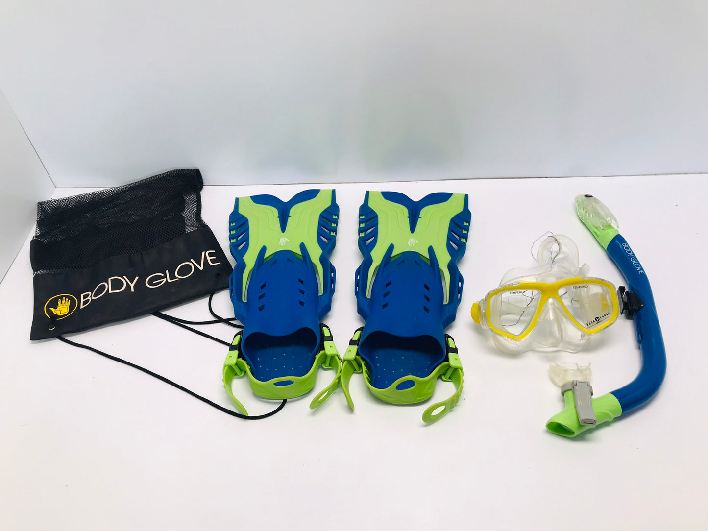 Snorkel Dive Surf Child Size 1-4 Shoe Size Body Glove Blue Lime Scuba Surf Swim Excellent