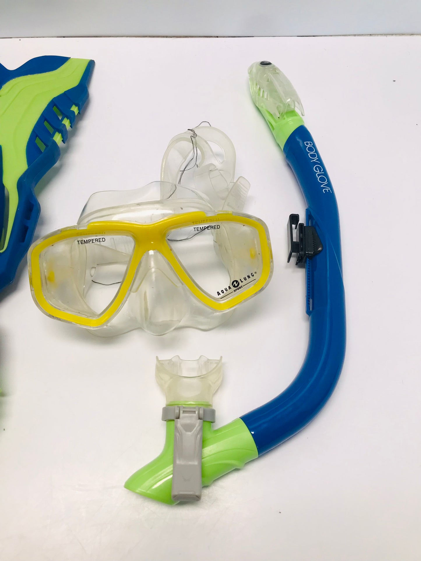Snorkel Dive Surf Child Size 1-4 Shoe Size Body Glove Blue Lime Scuba Surf Swim Excellent