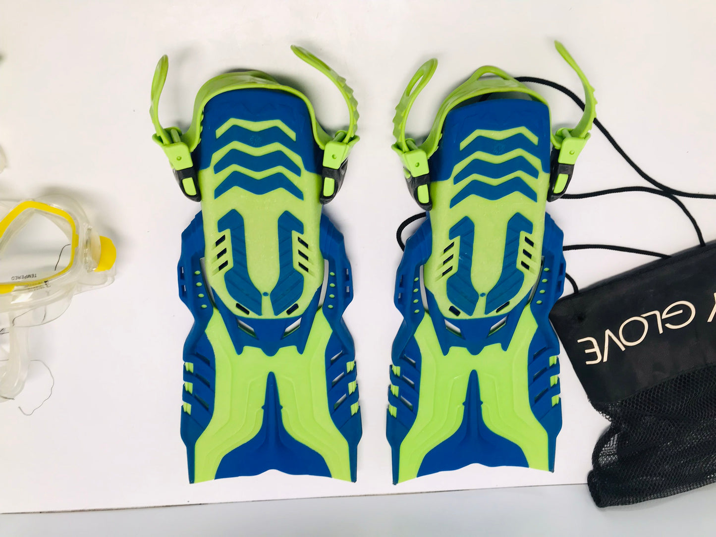 Snorkel Dive Surf Child Size 1-4 Shoe Size Body Glove Blue Lime Scuba Surf Swim Excellent