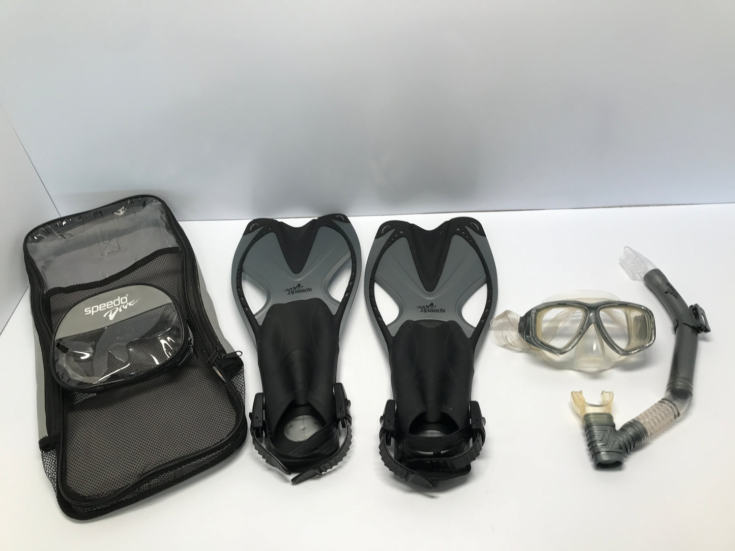 Snorkel Dive Swim Fins Set Men's Size 9-11 Adjustable Speedo Black Grey Excellent
